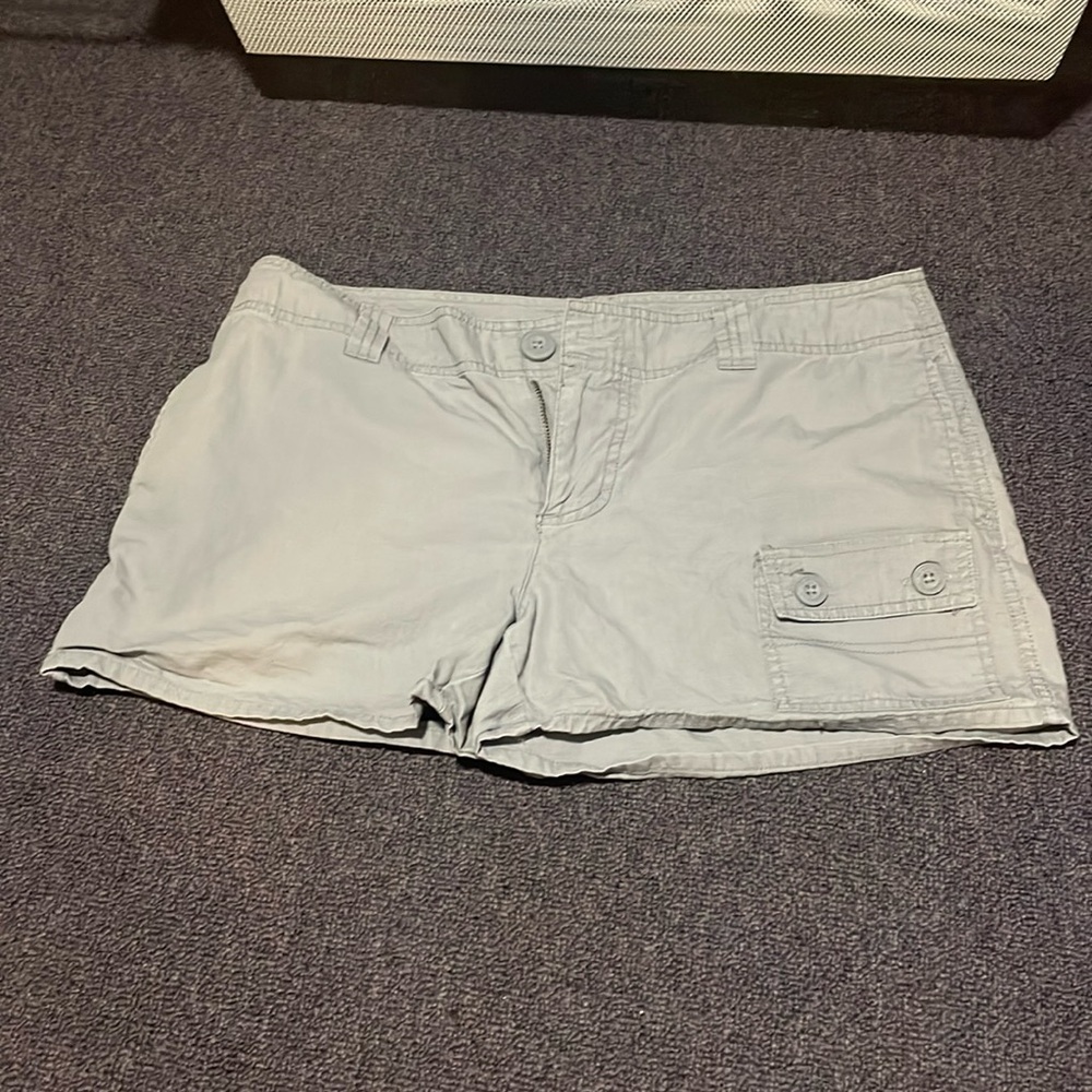 Grey the North face Shorts size 12 cargo pockets GUC